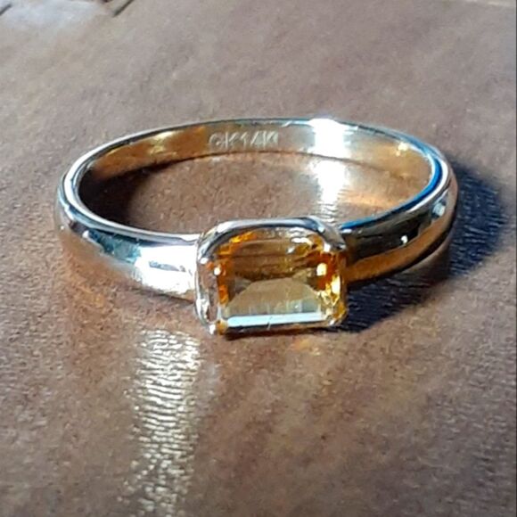 14k solid yellow gold Emerald shaped citrine ring size 7 - Picture 1 of 7